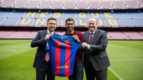 FC Barcelona's CEO and former president Josep Bartomeu poses a picture with Sundar Pichai.